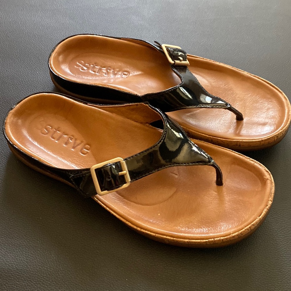 Strive orthotic black flip flops 7.5
